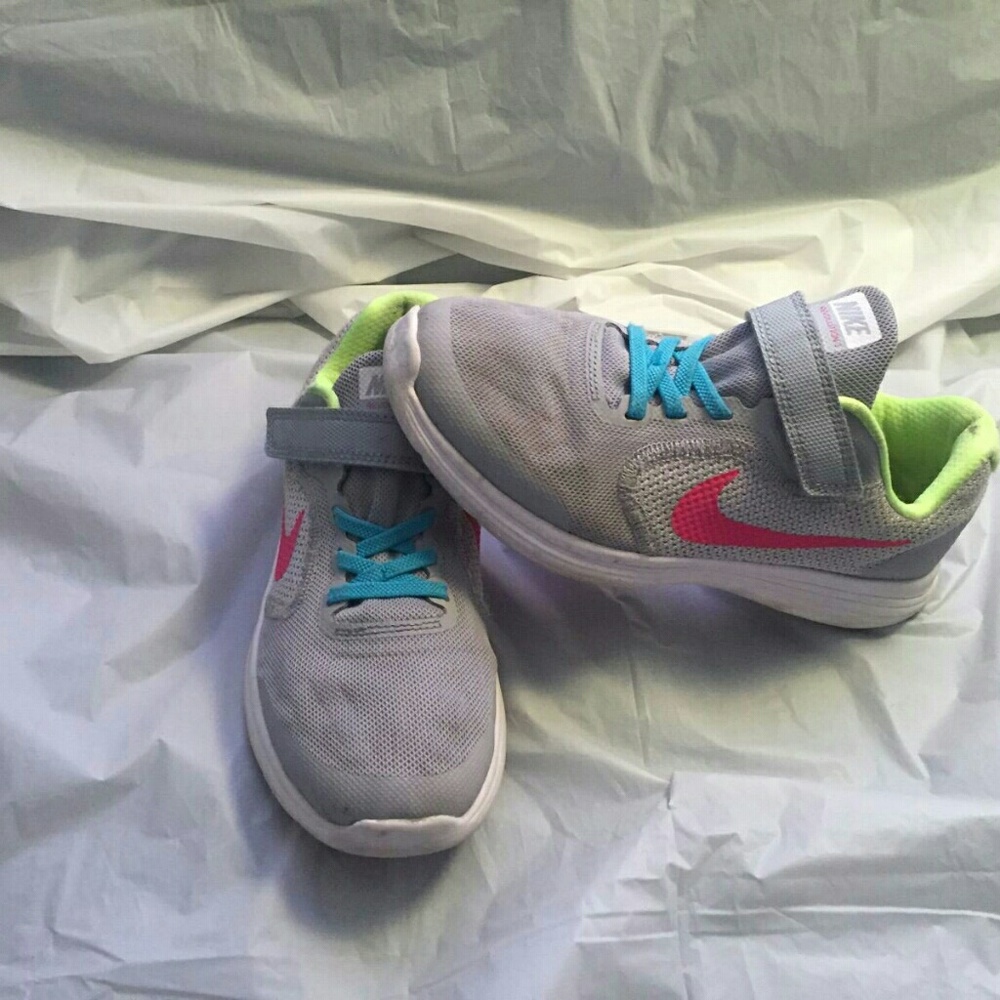 Nikes - Picture 4 of 6